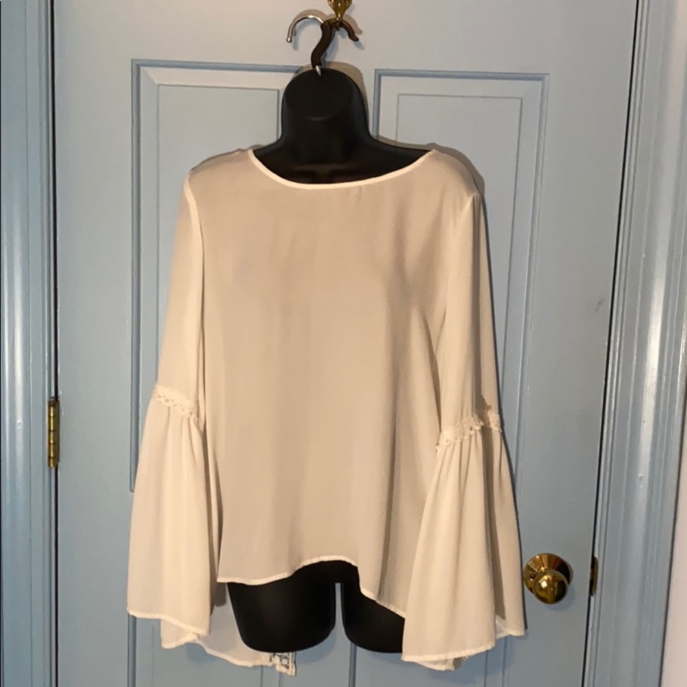 Bell sleeve poet top